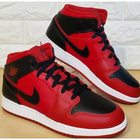 Nike Air Jordan 1 Mid GS Reverse Bred Gym Red Black 554725 660 GS Sizes 4.5y(W6) - Picture 3 of 4